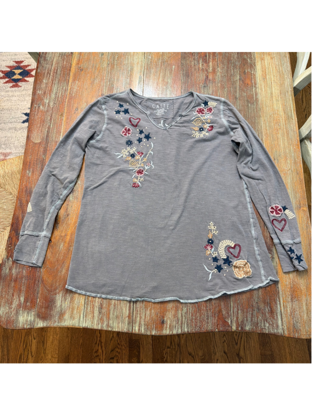CAITE Kyla Seo Grey Embroidered Long Sleeve Tunic Top S Slub Knit Hearts Stars